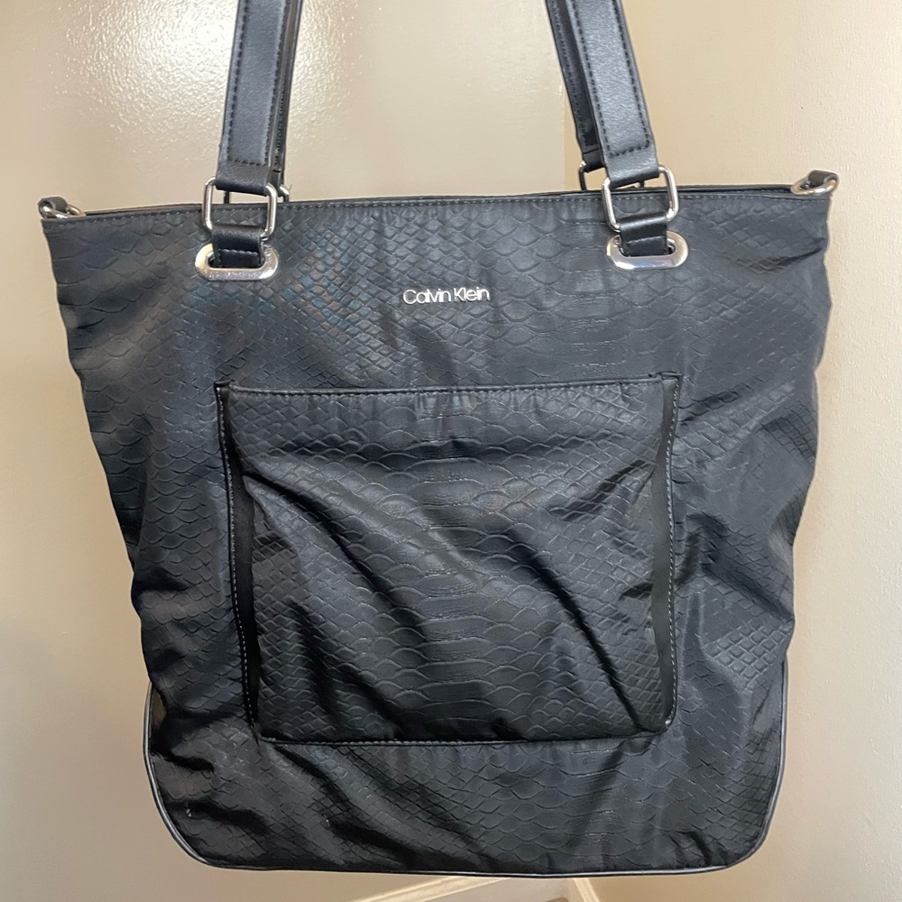 Calvin Klein Black Tote Bag with Modern Design